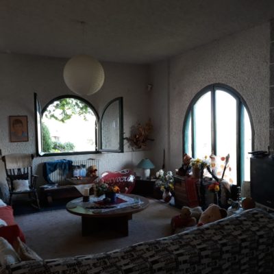 Πωλείται τριώροφη πολυκατοικία, τιμή 170.000 ευρώ.