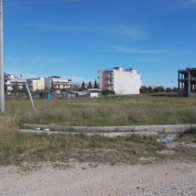 Πωλείται γωνιακό οικόπεδο, πλησίον super market Metro.