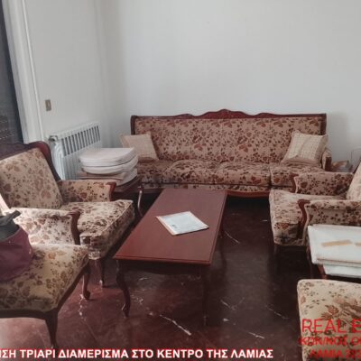 Πωλείται τριάρι διαμέρισμα, στο κέντρο της Λαμίας.